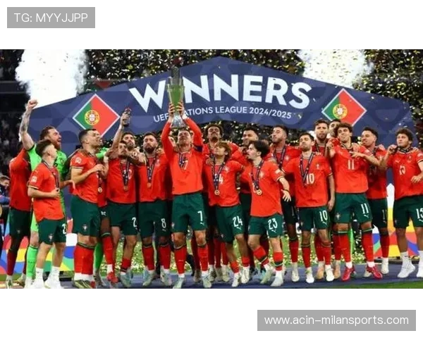 C罗与团队讨论未来商业版图被曝光 C罗与团队讨论未来商业版图被曝光