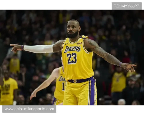 詹姆斯球馆内被小球迷拦下请求签名，反应超温柔